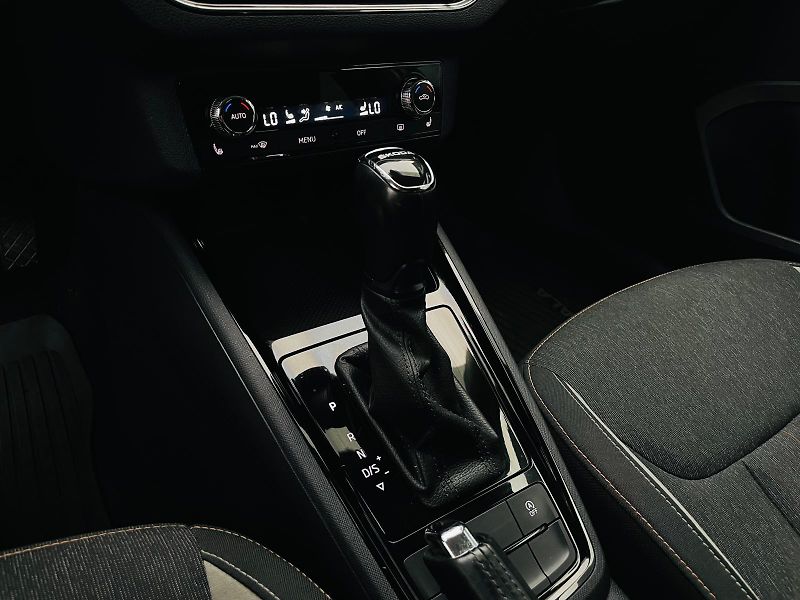Škoda Scala 1.6TDI AUTOMAT SERVISKA TAŽNÉ - fotka 38 z 46