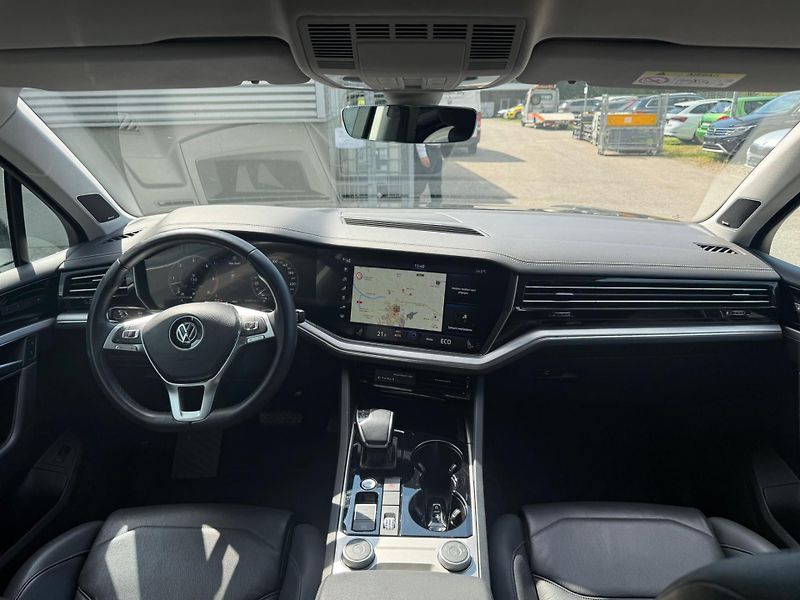 Volkswagen Touareg R-Line 3.0TDI 210kW A8 4x4 - fotka 5 z 24
