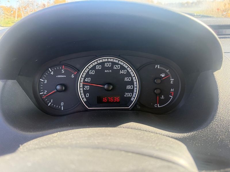 Suzuki Swift 1,3 D - fotka 15 z 18