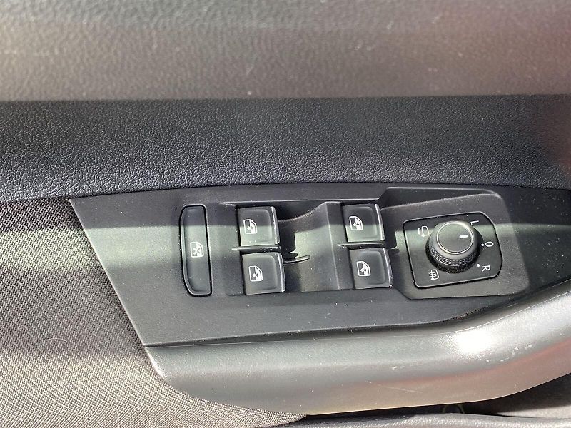 Volkswagen Taigo (2023) 1.5 TSI DSG R-Line - fotka 20 z 35