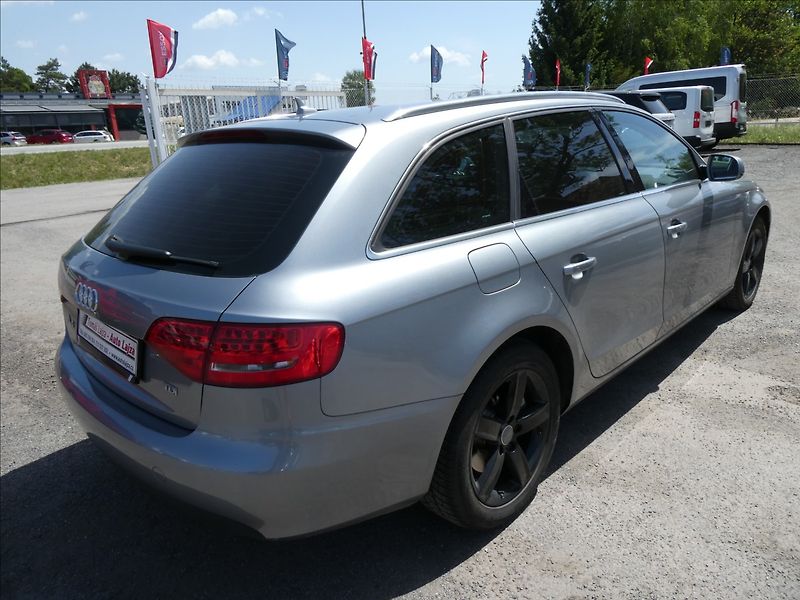 Audi A4 2,0 TDi 125kW serviska,NAVI - fotka 9 z 40