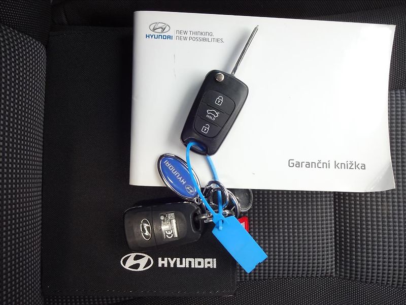 Hyundai i30 1,6i 88kW - fotka 44 z 48