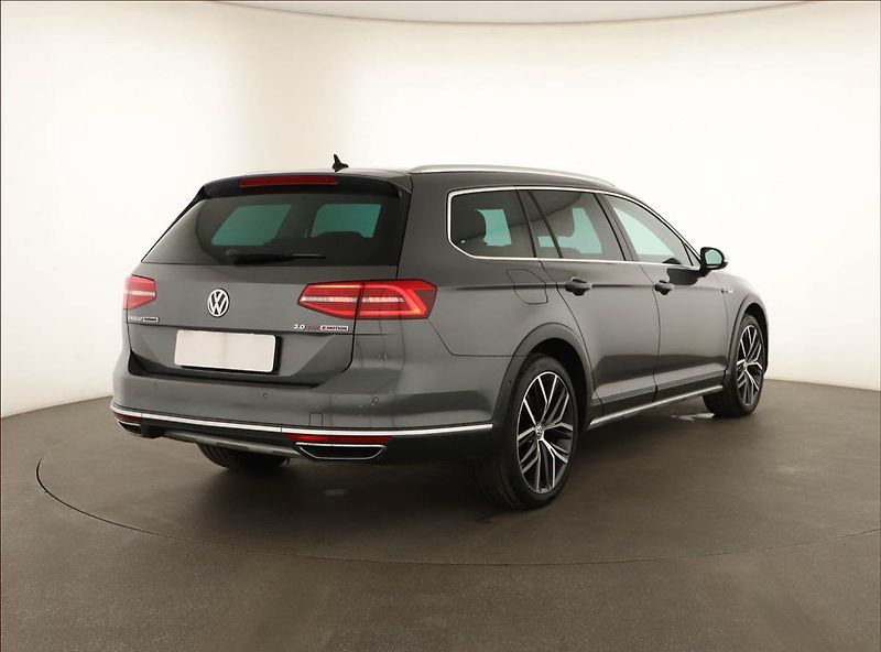Volkswagen Passat (2017) Alltrack 2.0 BiTDI, 4X4 - fotka 5 z 18