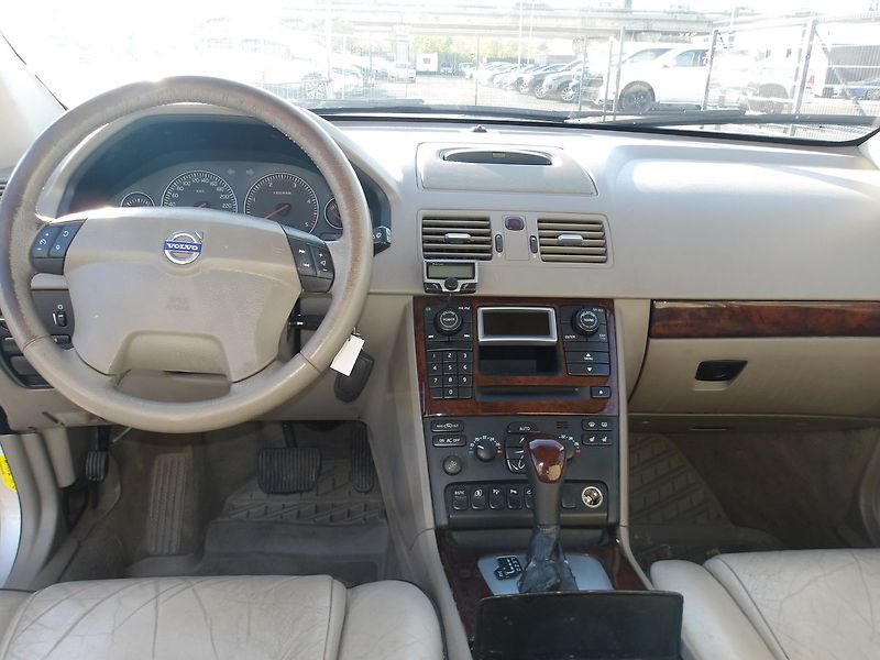 Volvo XC90 2,4D5 136 kW ČR Serv.kn! - fotka 16 z 45