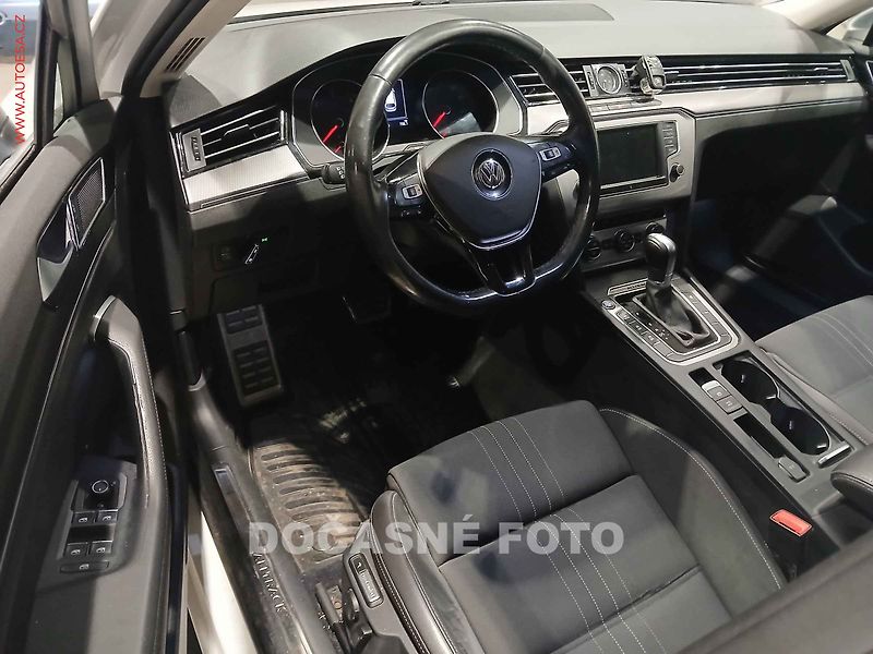 Volkswagen Passat (2017) 2.0 4x4, ČR, AT, navi, LED - fotka 3 z 3