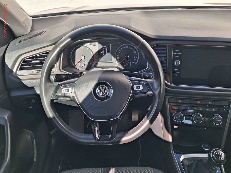 Volkswagen T-Roc (2019) 1.5 TSi, 1.maj,ČR - fotka 11 z 18