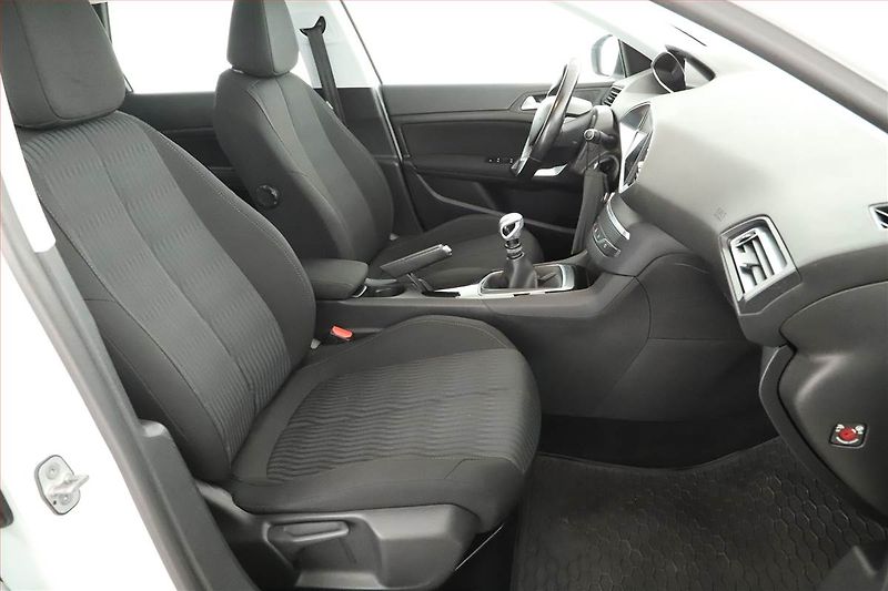 Peugeot 308 (2016) 1.6 BlueHDi, Tempomat - fotka 13 z 16