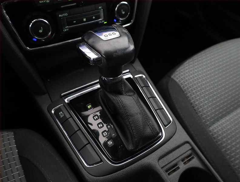 Škoda Superb (2011) 2.0 TSI, Automat, Serv.kniha - fotka 11 z 18