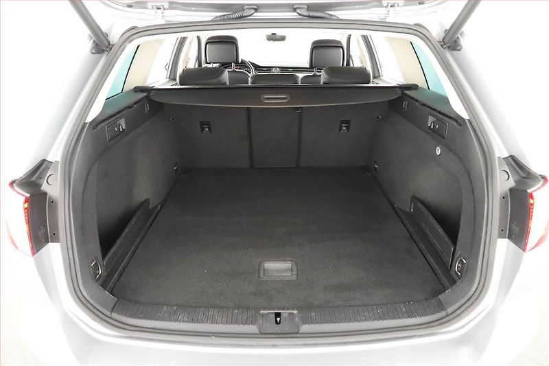 Volkswagen Passat (2019) 2.0 TDI, Automat, Kůže, Navi - fotka 19 z 20