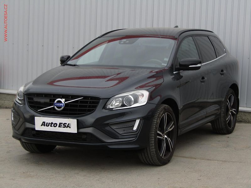 Volvo XC60 (2017) 2.0 D4, Momentum, xenon, navi - fotka 3 z 19