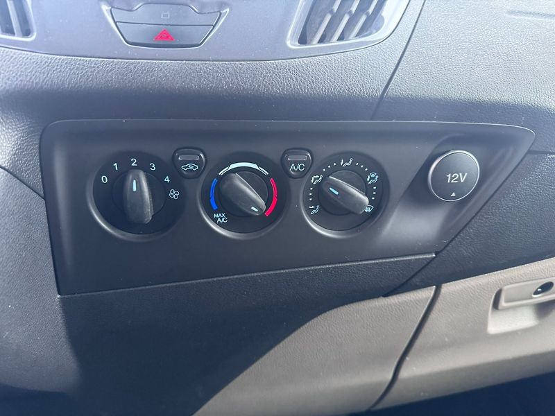 Ford Tourneo Custom (2018) 2,0D 125KW 8 MÍST TITAN 1.MAJ - fotka 25 z 49