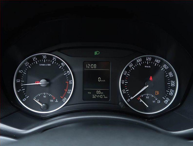 Škoda Octavia (2012) 1.6 TDI, Serv.kniha, po STK - fotka 11 z 15