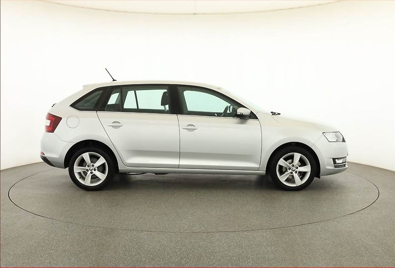 Škoda Rapid (2018) Spaceback 1.0 TSI, Navi - fotka 6 z 17