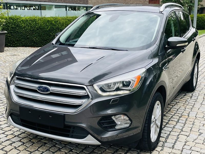 Ford Kuga 2.0TDCi MAN FACELIFT SERVISKA - fotka 4 z 45
