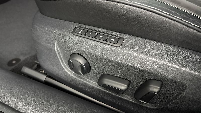 Škoda Superb 2.0 TDI DSG Style Combi - fotka 21 z 28