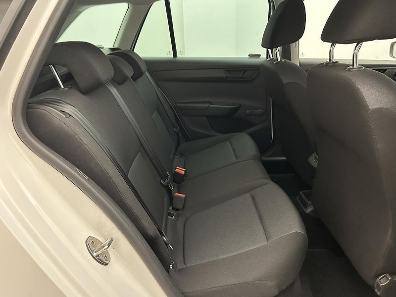 Škoda Fabia 1.0 TSI Active Plus - fotka 15 z 21