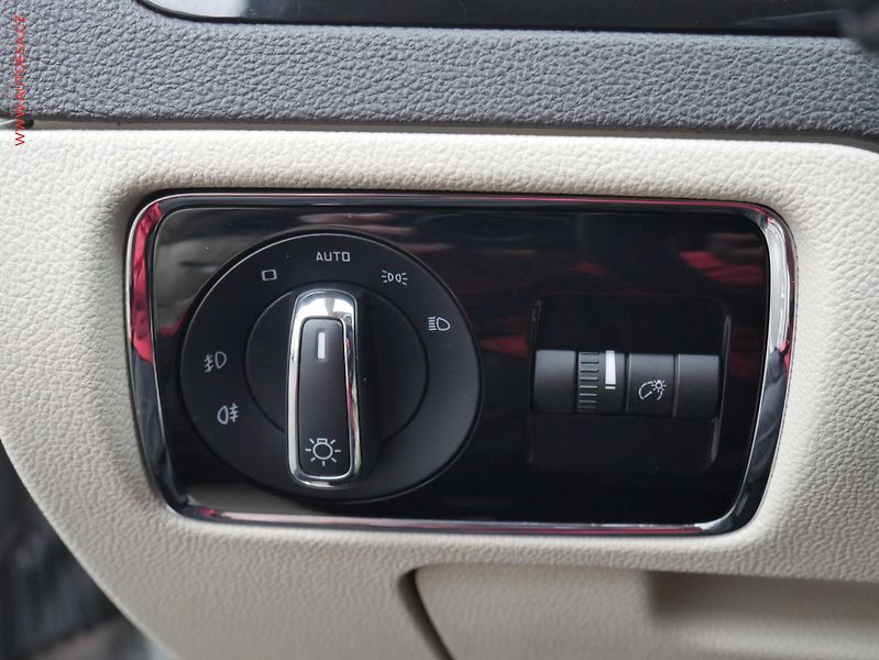Škoda Superb (2014) 3.6 4X4, L&K, DSG - fotka 17 z 25