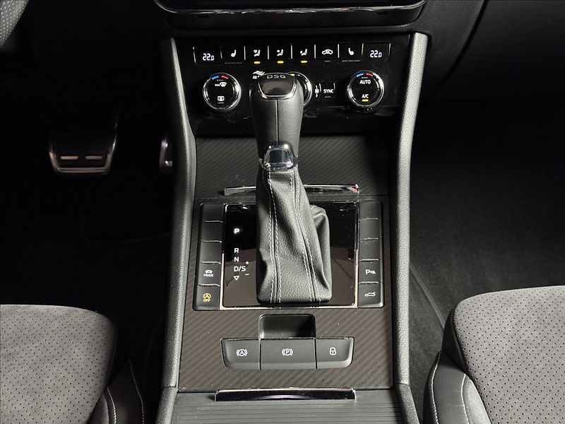Škoda Superb 1,5 TSi  DSG Sportline Virtual - fotka 17 z 48