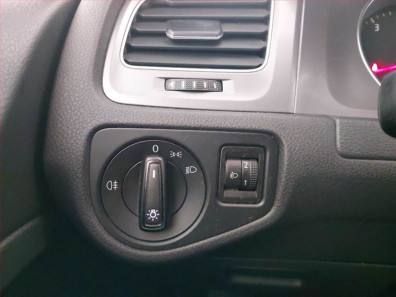 Volkswagen Golf (2013) 1.2 TSI, Serv.kniha - fotka 17 z 19