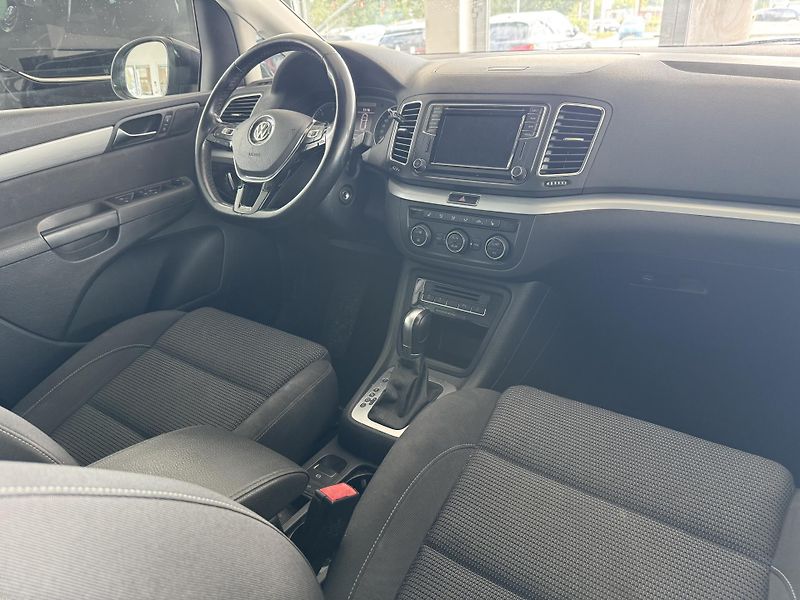 Volkswagen Sharan (2017) 2,0TDi DSG 4x4 7.MÍST NAVI - fotka 14 z 16