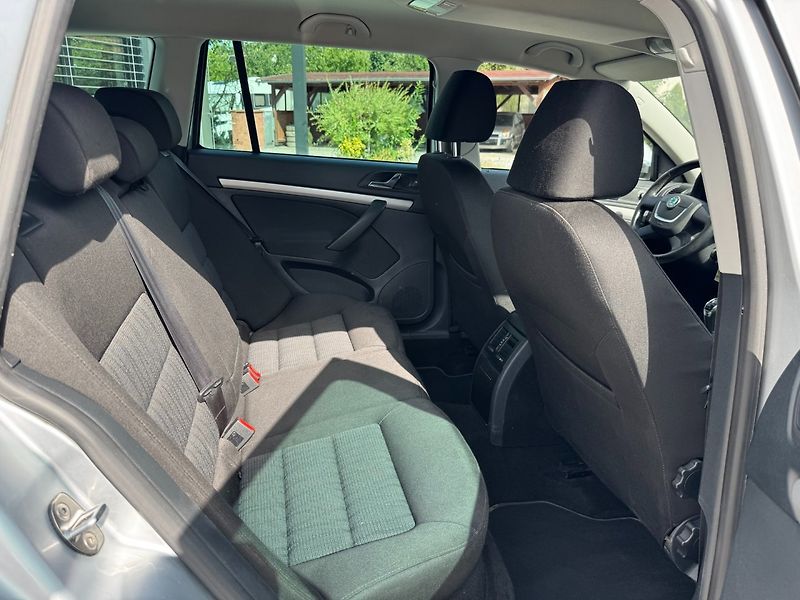 Škoda Octavia (2011) Elegance 2.0 TDI 4x4 103kW - fotka 24 z 36