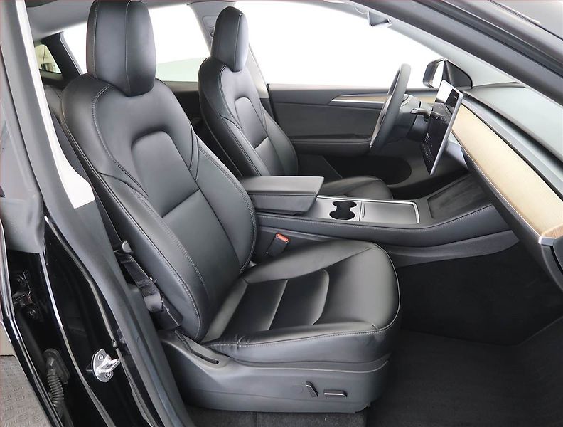 Tesla Model Y (2022) Long Range AWD 79kWh, SoH 92% - fotka 9 z 33