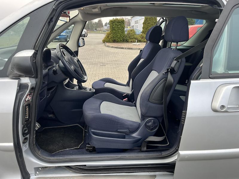 Citroën C4 Picasso (2007) 2.0 i + LPG //7míst - fotka 14 z 14