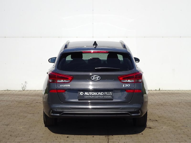Hyundai i30 1.5 T-GDi 103kW DCT Style - fotka 9 z 20