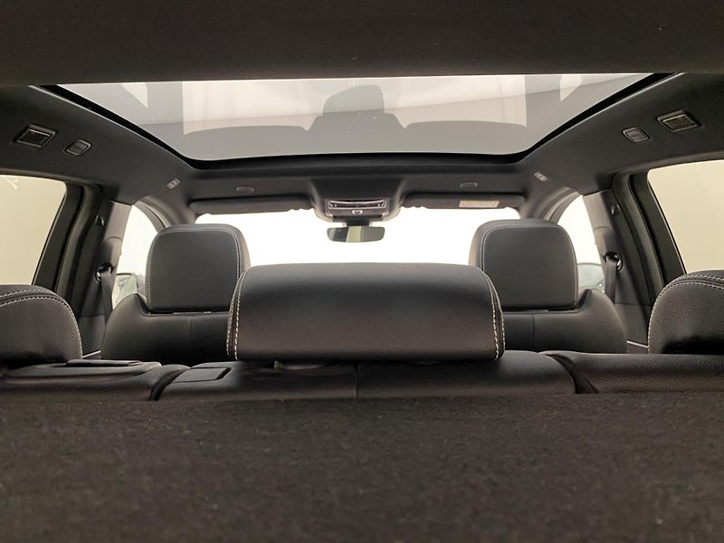 Jaguar E-Pace P250 R-DYNAMIC SE AWD AUT - fotka 28 z 44