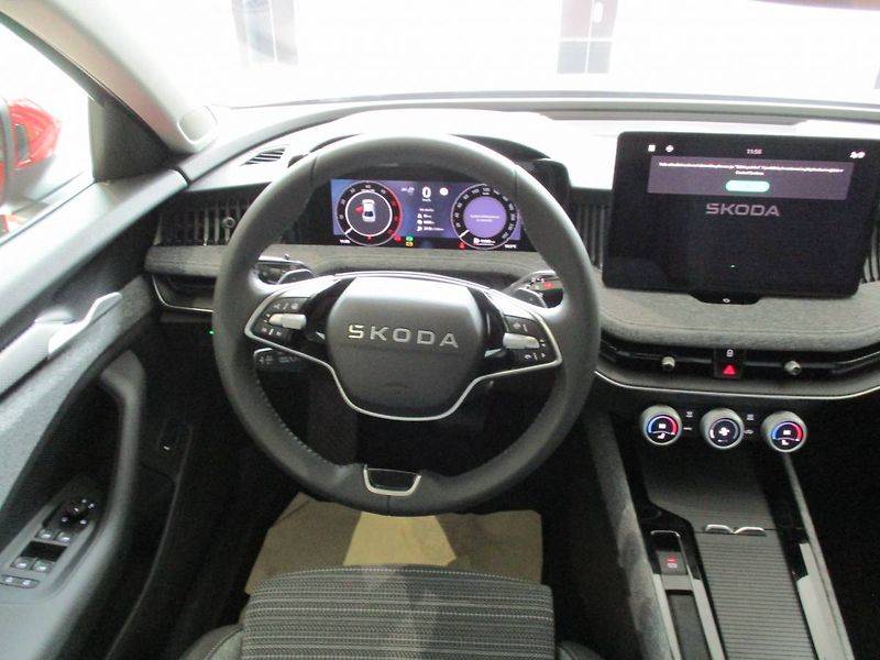 Škoda Superb liftback Selection 2,0TDI 110k - fotka 13 z 17