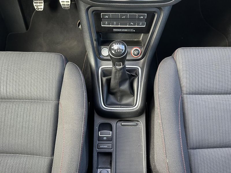 Volkswagen Sharan (2017) 2.0 TDi Sound 110 Kw - fotka 29 z 35