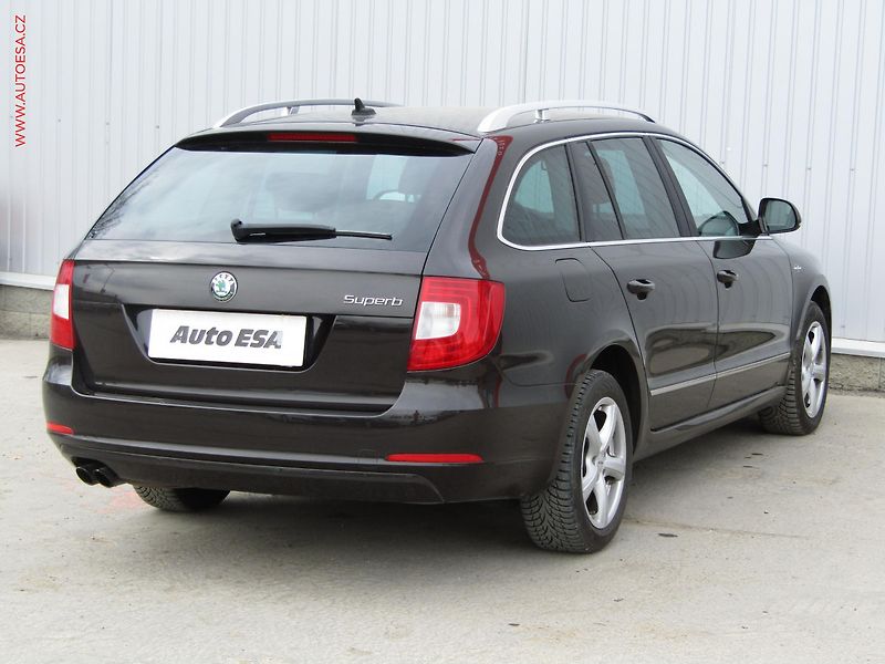 Škoda Superb (2012) 2.0 TDi, ČR, L&K, DSG, STK3 - fotka 4 z 20