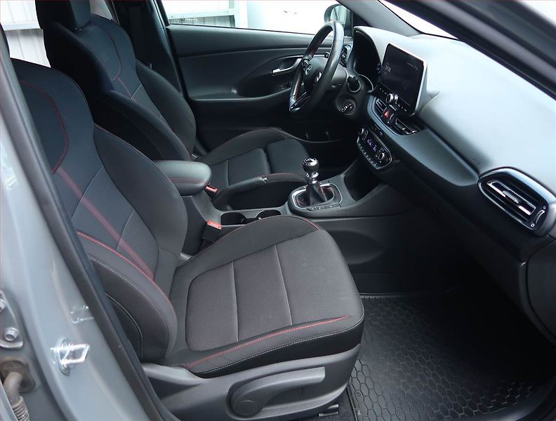 Hyundai i30 (2023) N-Line 1.5 T-GDI - fotka 9 z 19