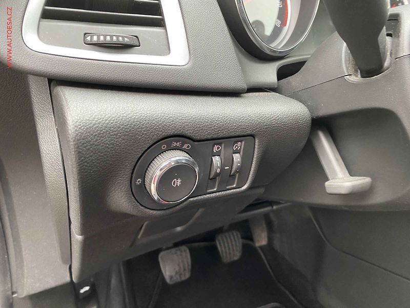 Opel Astra (2015) 1.6i, Selection, +kola - fotka 15 z 17