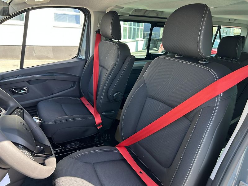 Renault Trafic (2026) COMBI L2H1 150k RED 8/9 míst - fotka 18 z 29