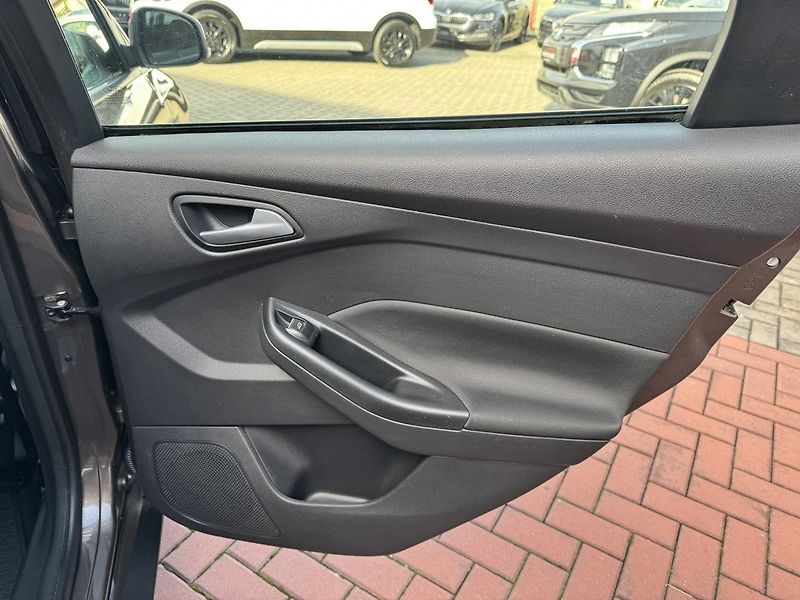 Ford Focus (2017) 1.6 Ti-VCT Digi Klima Tempomat - fotka 20 z 45