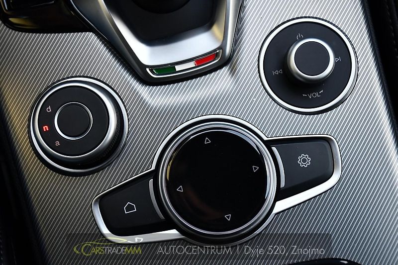 Alfa Romeo Stelvio 2.2 Diesel 16V 154kW VELOCE Q4 - fotka 35 z 53