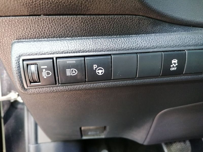 Toyota Corolla (2021) 2.0 Hybrid Style 112kW - fotka 18 z 30