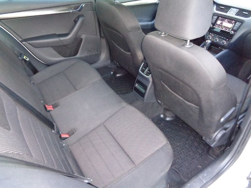 Škoda Octavia Combi SCOUT 2.0 TDI DSG 4x4  1 - fotka 21 z 25