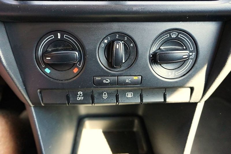 Škoda Rapid (2012) AMBITION 1,6 TDI 77 kW - fotka 28 z 38