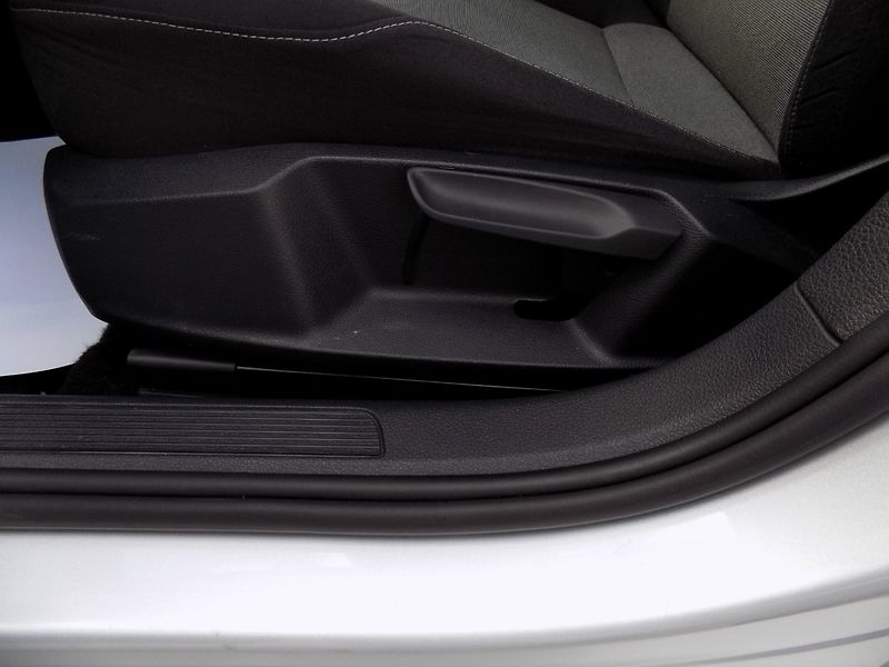 Volkswagen Golf (2016) 1.6TDI/1.Majitel/Klimatizace/ - fotka 23 z 44