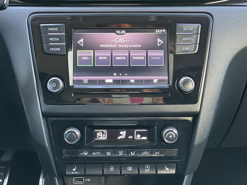 Škoda Rapid Spaceback 1.0TSi 81kw KAMERA - fotka 20 z 44