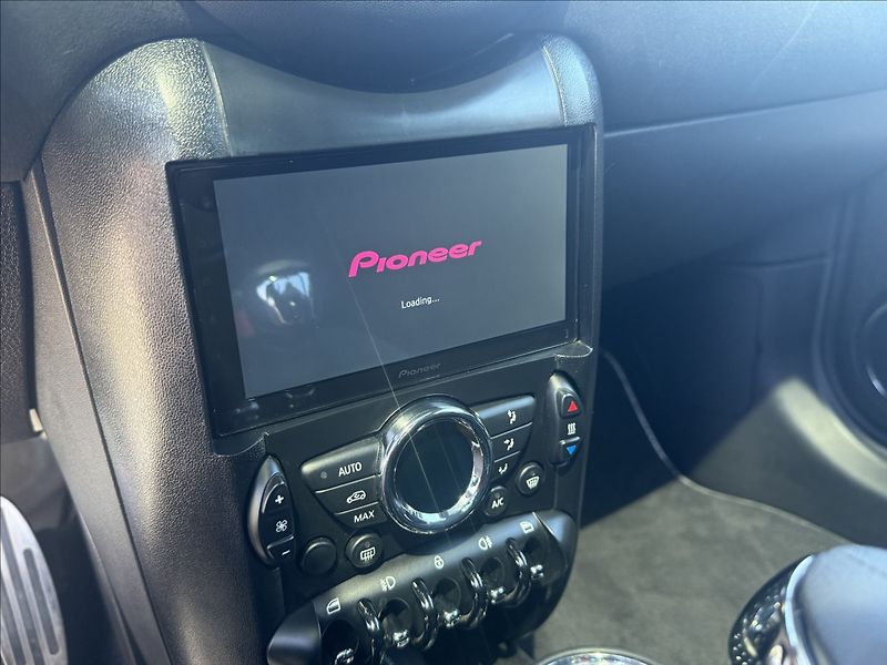 Mini Cooper 1,6 90kW PANORAMA,XENONY, A/T - fotka 14 z 22