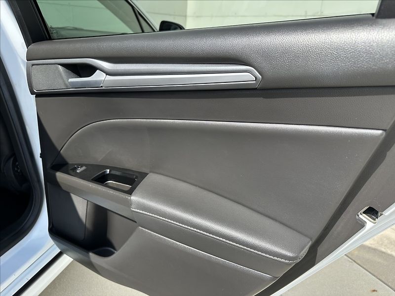 Ford Mondeo 2,0 TDCi Navi Kamera Kůže LED - fotka 24 z 40