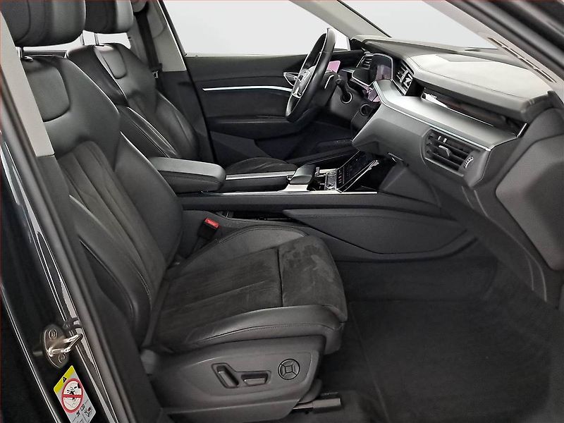 Audi e-tron (2019) 55 quattro, SoH 100% - fotka 9 z 20