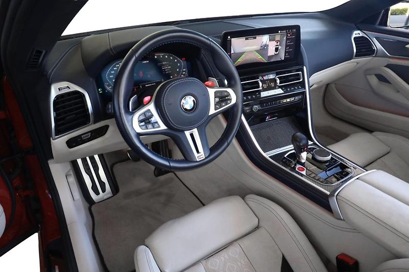 BMW M8 Cabrio - fotka 2 z 33