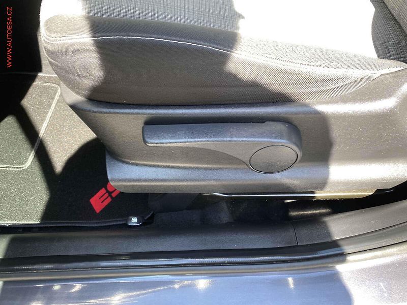 Kia Venga (2012) 1.6i, AT, AC - fotka 14 z 16