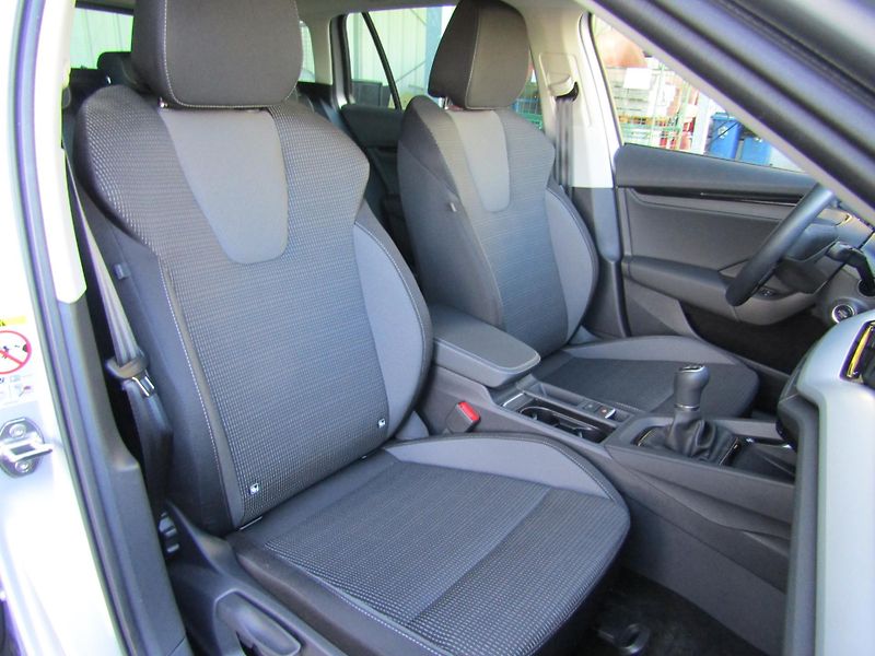Škoda Octavia IV FL Combi Selection 1.5 TSI - fotka 22 z 30