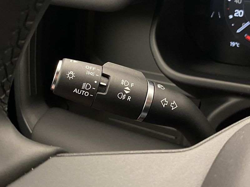 Land Rover Defender 110 D300 X-DYNAMIC SE AWD CZ - fotka 21 z 52