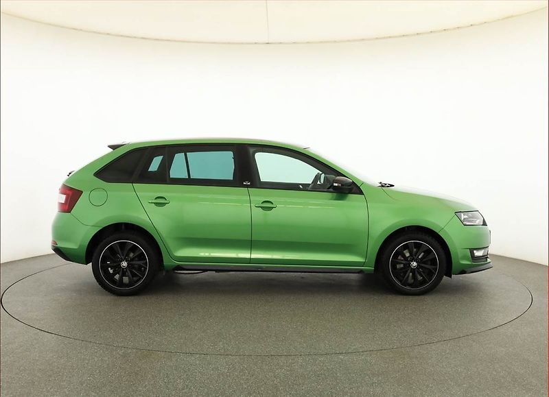 Škoda Rapid (2018) Spaceback 1.0 TSI, Xenony - fotka 6 z 19